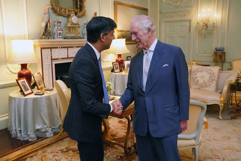 &copy; Reuters. King Charles III meets with Prime Minister Rishi Sunak at Buckingham Palace, London, Britain for their first in-person audience since the King's diagnosis with cancer. February 21, 2024. Jonathan Brady/Pool via REUTERS
