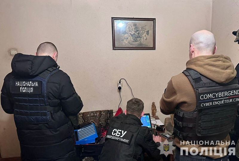 &copy; Reuters. Especialistas em segurança cibernética do Serviço de Segurança da Ucrânia trabalham em local desconhecido na Ucrânia em foto sem data divulgada nesta quarta 
21/02/2024
Serviço de Segurança do Estado da Ucrânia/Divulgação via REUTERS