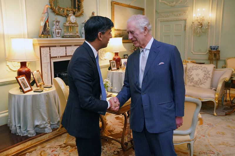 &copy; Reuters. El rey Carlos III se reúne con el primer ministro Rishi Sunak en el Palacio de Buckingham, Londres, Gran Bretaña, en su primera audiencia en persona desde el diagnóstico de cáncer del rey, el 21 de febrero de 2024. Jonathan Brady/Pool vía REUTERS