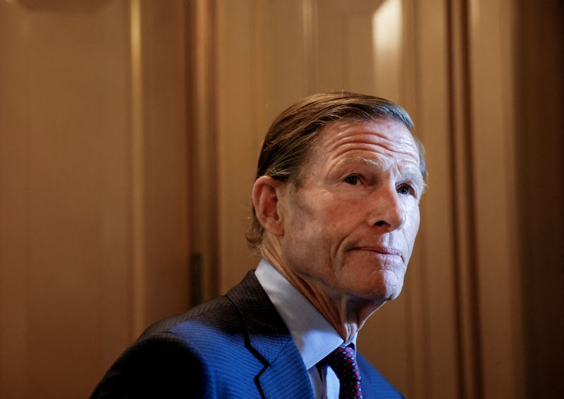 © Reuters. U.S. Senator Richard Blumenthal (D-CT) leaves the Senate chamber follwing a vote on Capitol Hill in Washington, U.S., September 15, 2022. REUTERS/Evelyn Hockstein/File Photo