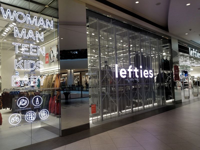© Reuters. A Lefties store, an Inditex brand, is pictured in Istanbul, Turkey February 16, 2024. REUTERS/Dilara Senkaya/file photo