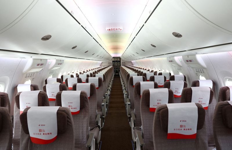 &copy; Reuters. FILE PHOTO: A view of the interior of a Comac C919 plane displayed at the Singapore Airshow at Changi Exhibition Centre in Singapore February 21, 2024. REUTERS/Edgar Su/File Photo
