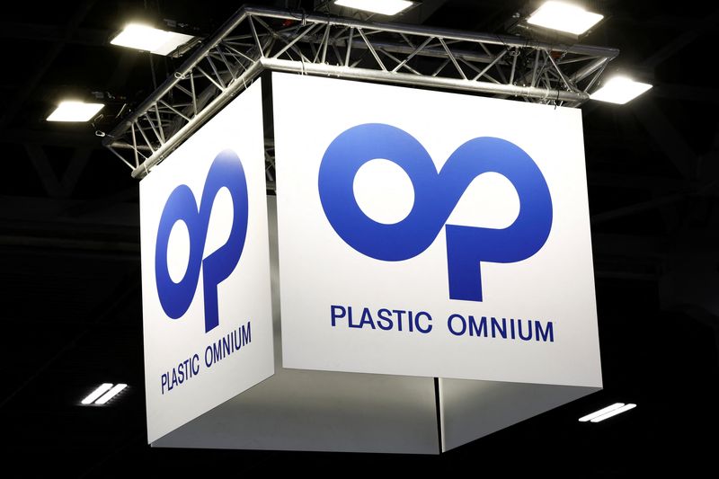 &copy; Reuters. Le logo de Plastic Omnium au salon Hyvolution à Paris, en France. /Photo prise le 1er février 2024/REUTERS/Benoit Tessier