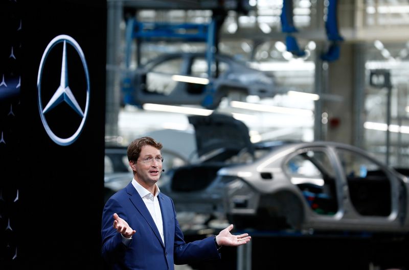 &copy; Reuters. FILE PHOTO: Ola Kaellenius, chairman of Daimler AG attends the presentation of the new Mercedes-Benz S-Class at the Daimler production plant in Sindelfingen near Stuttgart, Germany, September 2, 2020. REUTERS/Ralph Orlowski/File Photo