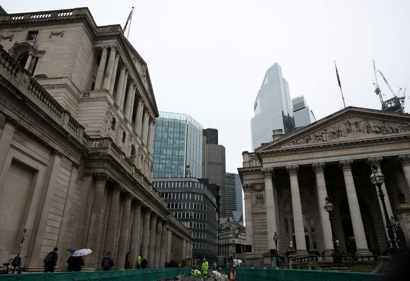 &copy; Reuters. FILE PHOTO: Road construction workers carry out work outside the Bank of England in the City of London financial district in London, Britain, February 13, 2024. REUTERS/Isabel Infantes/File Photo