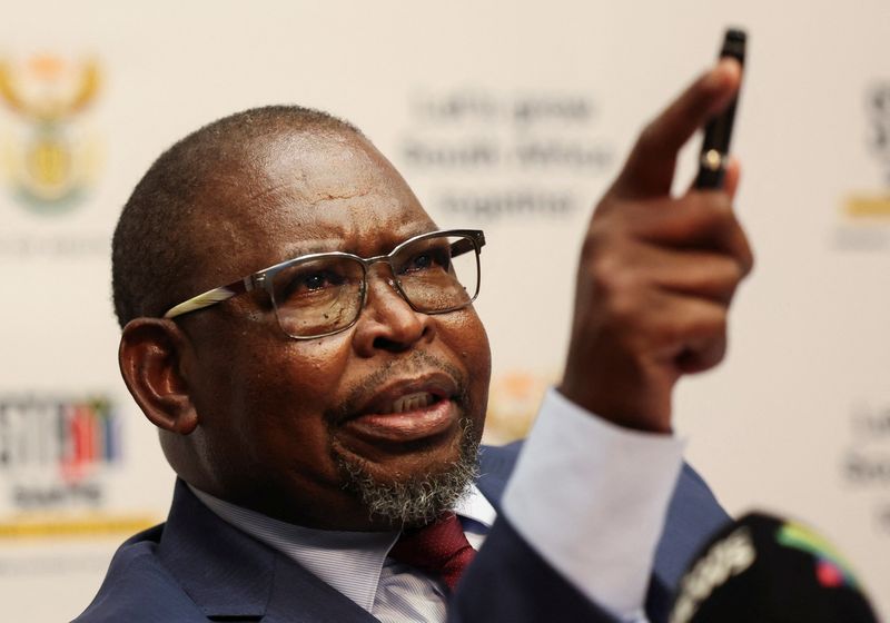 &copy; Reuters. South Africa's Finance Minister Enoch Godongwana speaks at a press conference ahead of his 2024 budget speech in Cape Town, South Africa, February 21, 2024. REUTERS/Esa Alexander/File Photo