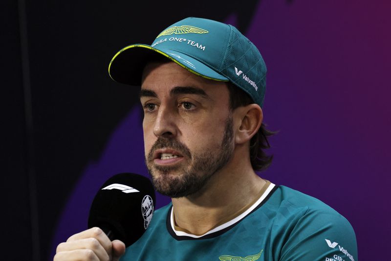 &copy; Reuters. Fernando Alonso, de Aston Martin, durante la rueda de prensa de las pruebas de pretemporada de la Fórmula Uno en el Circuito Internacional de Bárein en Sakhir, Bárein. 22 de febrero, 2024. REUTERS/Hamad I Mohammed