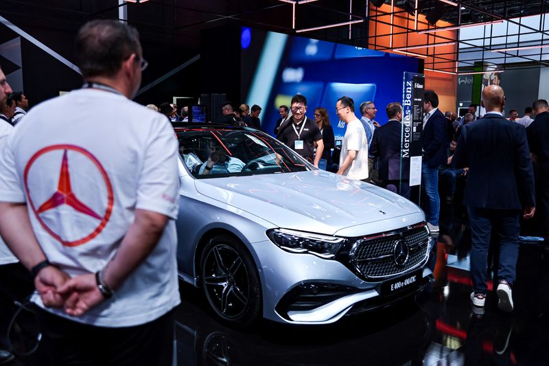 © Reuters. FILE PHOTO: A view shows model E400e 4Matic of Mercedes-Benz, a German automobile manufacturer, displayed during an event a day ahead of the official opening of the 2023 Munich Auto Show IAA Mobility, in Munich, Germany, September 4, 2023. REUTERS/Leonhard Simon