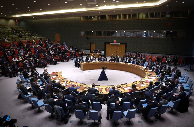 &copy; Reuters. مجلس الأمن التابع للأمم المتحدة في مقر المنظمة بنيويورك خلال اجتماعه لمناقشة مشروع قرار لوقف فوري لإطلاق النار في قطاع غزة يوم 20 فبراير شبا