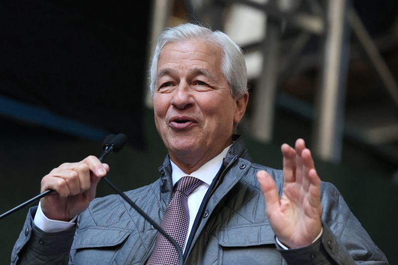 &copy; Reuters. Jamie Dimon, chairman and CEO of JPMorgan Chase, speaks during the ceremony for placement of the final beam for JPMorgan Chase's new global headquarters building at 270 Park Avenue in New York City, U.S., November 20, 2023.  REUTERS/Brendan McDermid/File 