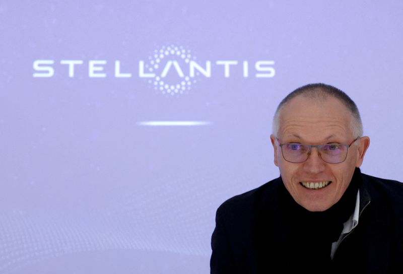 © Reuters. FILE PHOTO: Stellantis CEO Carlos Tavares holds a press conference ahead of visiting the Sevel automaker's plant, Europe's largest van-making facility, in Atessa, Italy, January 23, 2024. REUTERS/Remo Casilli/File Photo