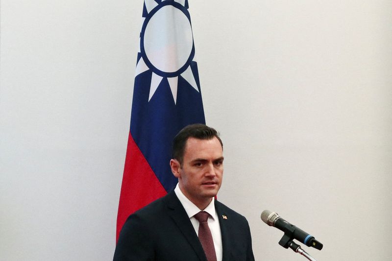 © Reuters. U.S. Representative Mike Gallagher (R-WI) speaks at a meeting with Taiwan President-elect Lai Ching-te (not pictured) at the presidential palace in Taipei, Taiwan February 22, 2024. REUTERS/Ben Blanchard/File Photo
