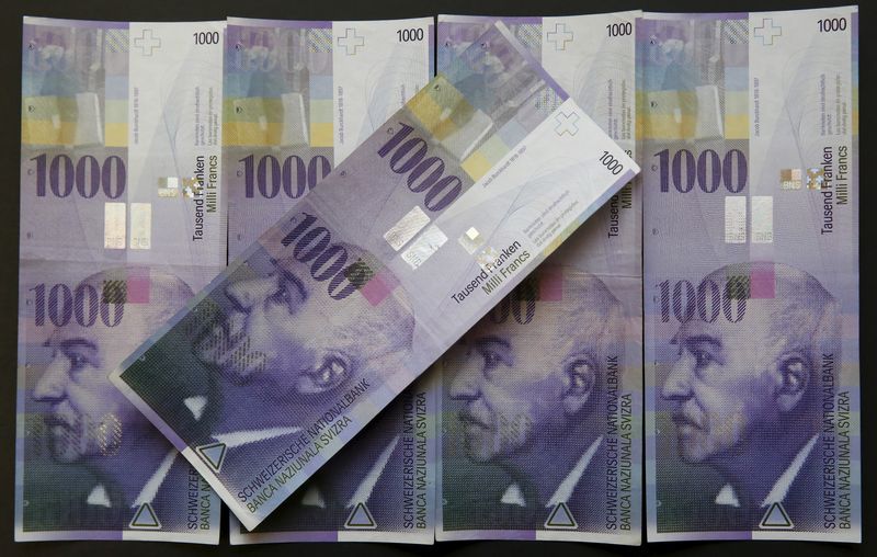 &copy; Reuters. Swiss 1,000-franc notes are seen in this picture illustration taken February 16, 2016. REUTERS/Ruben Sprich/Illustration/ File Photo