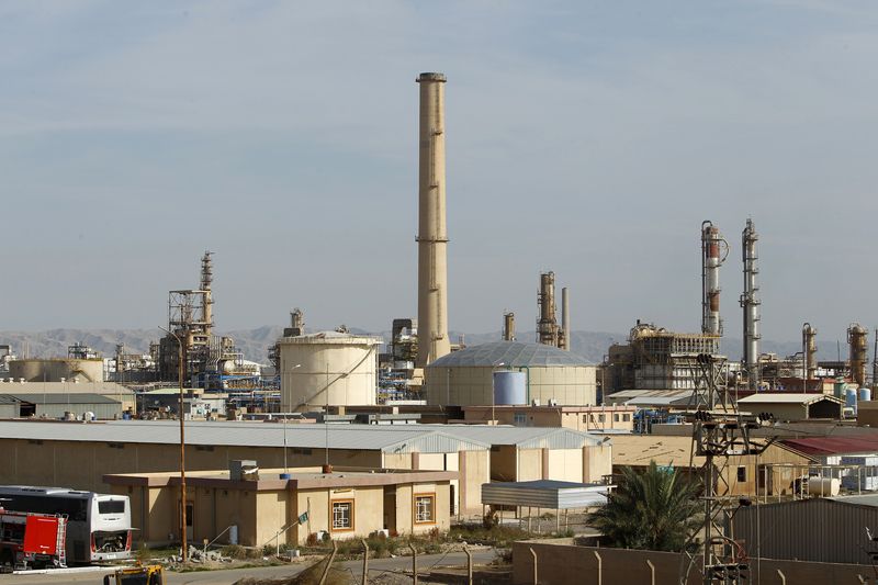 &copy; Reuters. FOTO DE ARCHIVO. La refinería de petróleo de Baiji, al norte de Bagdad, Irak. 8 de diciembre de 2014. REUTERS/Ahmed Saad
