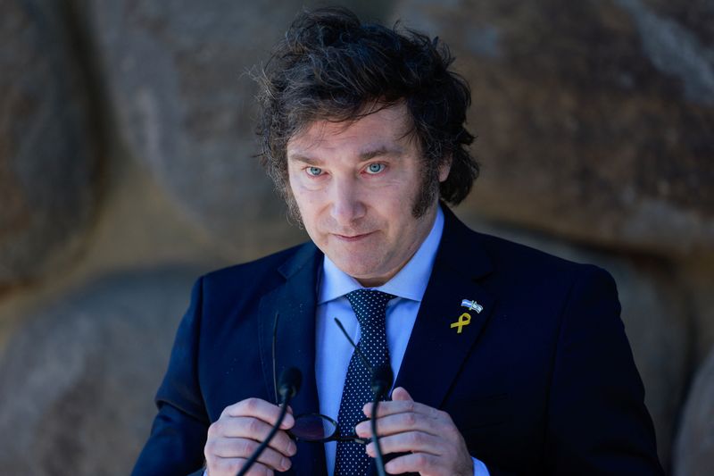 &copy; Reuters. Argentina's President Javier Milei looks on during a visit to Yad Vashem, the World Holocaust Remembrance Centre, in Jerusalem, February 7, 2024. REUTERS/Ammar Awad/File Photo