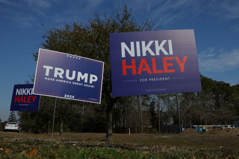 &copy; Reuters. FILE PHOTO: Campaign signs for Republican presidential candidates former U.S. Ambassador to the United Nations Nikki Haley and former U.S. President Donald Trump stand along an intersection in Mount Pleasant, South Carolina, U.S., February 22, 2024. REUTE