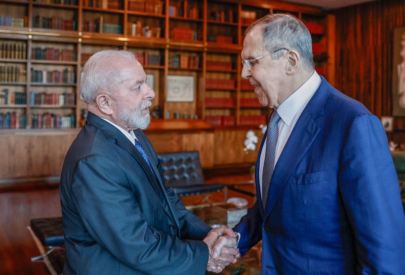 &copy; Reuters. Presidente Luiz Inácio Lula da Silva se reúne com ministro das Relações Exteriores da Rússia, Sergei Lavrov, no Palácio da Alvorada, em Brasília
22/02/2024 Ricardo Stuckert/Presidência da República/Divulgação via REUTERS