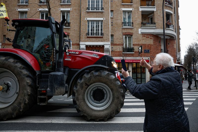 &copy; Reuters. A French farmer of the Coordination Rural (CR) uses its tractor during a go-slow operation as farmers protest ahead of the opening of the Paris farm show, in Paris, France, February 23, 2024. REUTERS/Benoit Tessier