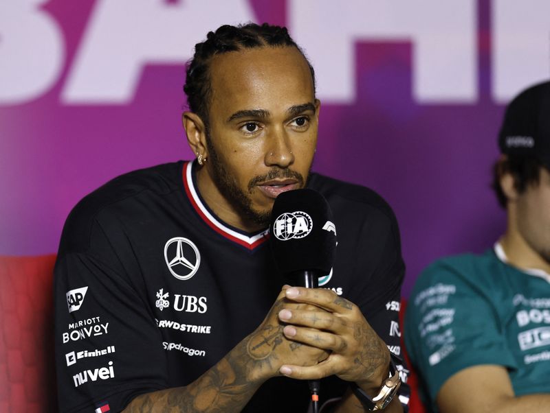 &copy; Reuters. Feb 23, 2024 
Foto del viernes del piloto de Mercedes Lewis Hamilton en una rueda de prensa 
REUTERS/Hamad I Mohammed
