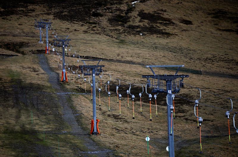 &copy; Reuters. Vista de pista de esqui fechada por falta de neve no resort de Hautacam, no sudoeste da França
20/02/2024 REUTERS/Stephane Mahe