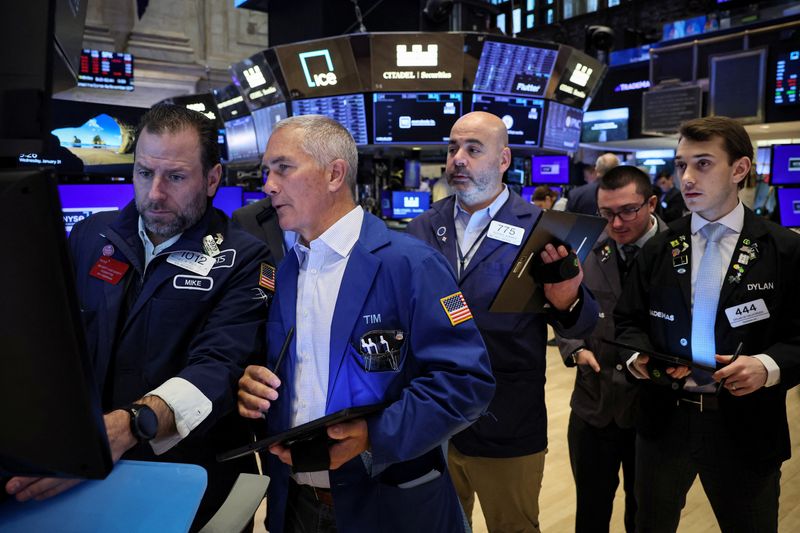 &copy; Reuters. Photo de traders à la Bourse de New York (NYSE). /Photo prise le 31 janvier 2024 à New York, Etats-Unis/REUTERS/Brendan McDermid