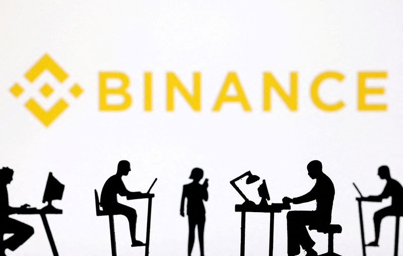 &copy; Reuters. FILE PHOTO: Figurines with computers and smartphones are seen in front of Binance logo in this illustration taken, February 19, 2024. REUTERS/Dado Ruvic/Illustration/File Photo