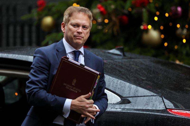 &copy; Reuters. British Defence Secretary Grant Shapps walks outside 10 Downing Street in London, Britain, December 19, 2023. REUTERS/Toby Melville/File Photo