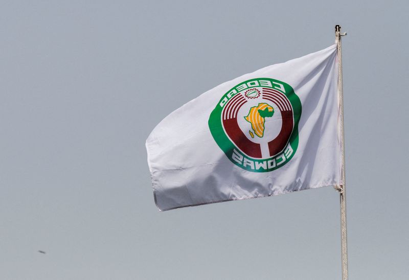 &copy; Reuters. FILE PHOTO: Economic Community of West African States (ECOWAS) flag is pictured  in Accra, Ghana March 25, 2022. REUTERS/Francis Kokoroko/File Photo