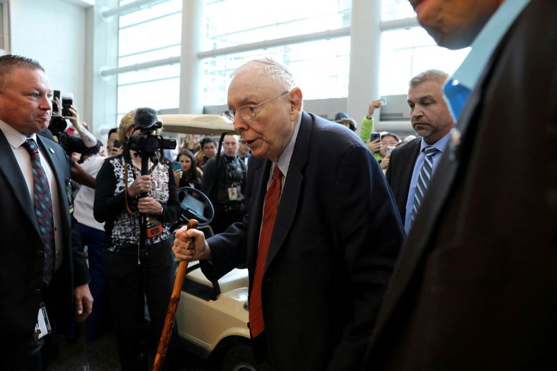 &copy; Reuters. FILE PHOTO: Berkshire Hathaway Vice Chairman Charlie Munger walks past a crowd at the annual Berkshire shareholder shopping day in Omaha, Nebraska, U.S., May 3, 2019.   REUTERS/Scott Morgan/File Photo