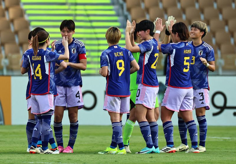 &copy; Reuters. 　サッカー女子のパリ五輪アジア最終予選第１戦が２４日、サウジアラビアのジッダなどで行われ、日本代表「なでしこジャパン」は北朝鮮と０─０で引き分けた。写真は日本の選手たち（