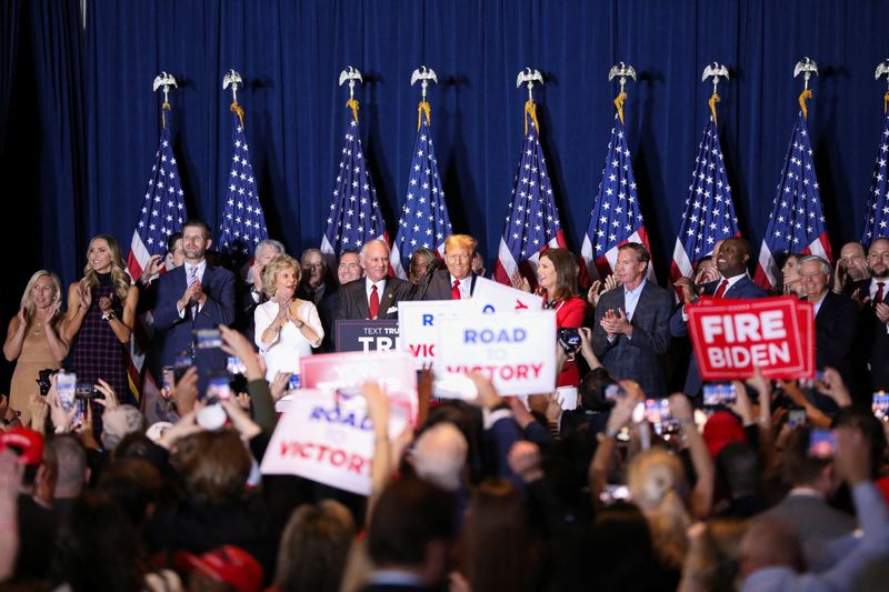 © Reuters. Republican presidential candidate and former U.S. President Donald Trump hosts a South Carolina Republican presidential primary election night party in Columbia, South Carolina, U.S. February 24, 2024. REUTERS/Alyssa Pointer