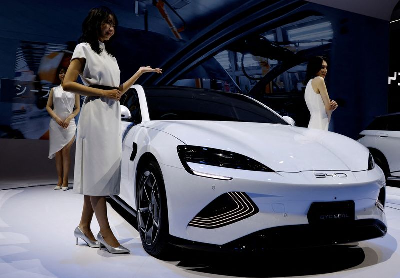 &copy; Reuters. FILE PHOTO: Models pose next to Chinese automobile manufacturer BYD's BYD SEAL during the Japan Mobility Show 2023 at Tokyo Big Sight in Tokyo, Japan, November 1, 2023. REUTERS/Kim Kyung-Hoon/File Photo