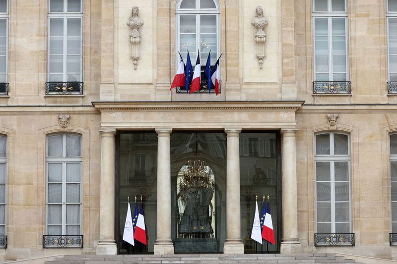 &copy; Reuters. FILE PHOTO: View of the entrance of the Elysee Palace, the French President's official residence, in Paris, France, February 21, 2024. REUTERS/Stephanie Lecocq/File photo