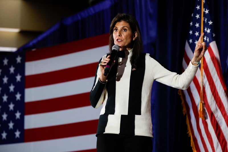 © Reuters. Republican presidential candidate and former U.S. Ambassador to the United Nations Nikki Haley speaks as she brings her campaign tour to Troy, Michigan, U.S., February 25, 2024. REUTERS/Rebecca Cook