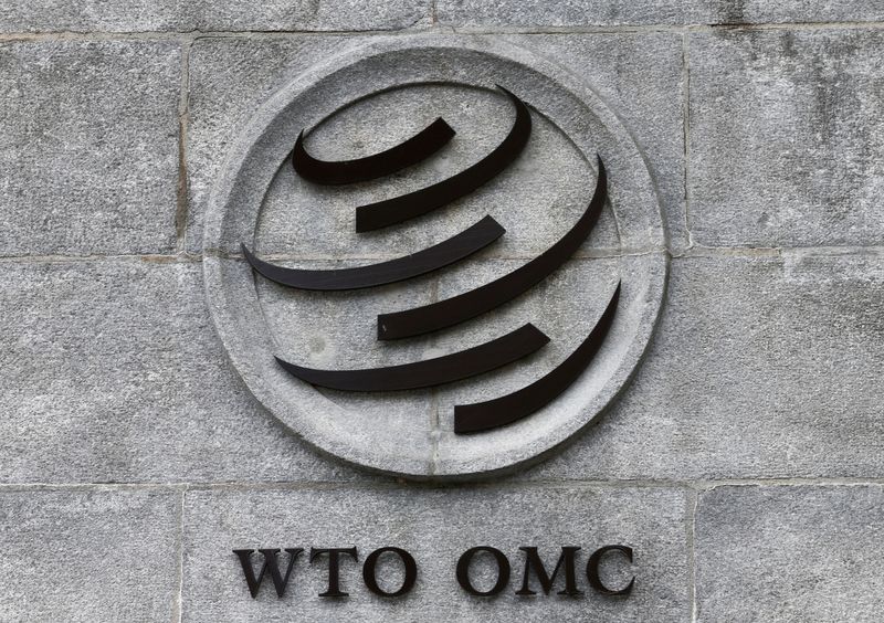 © Reuters. شعار منظمة التجارة العالمية بالمقر الرئيسي في جنيف في سويسرا في صورة من أرشيف رويترز.