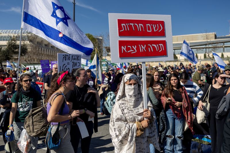 &copy; Reuters. احتجاج للمطالبة بالمساواة في الخدمة العسكرية الإسرائيلية في القدس يوم الاثنين. تصوير: رونين زفولون - رويترز.