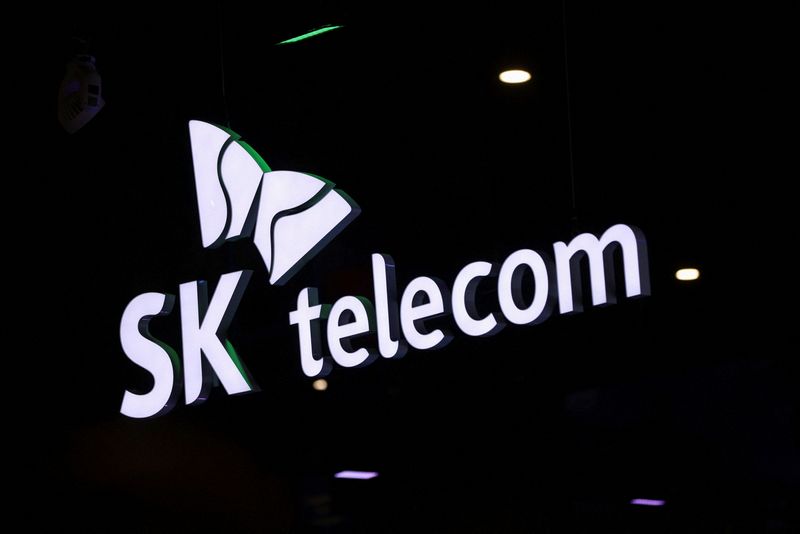 &copy; Reuters. FILE PHOTO: The logo of SK Telecom is pictured at the GSMA's 2023 Mobile World Congress (MWC) in Barcelona, Spain February 28, 2023. REUTERS/Nacho Doce/File Photo