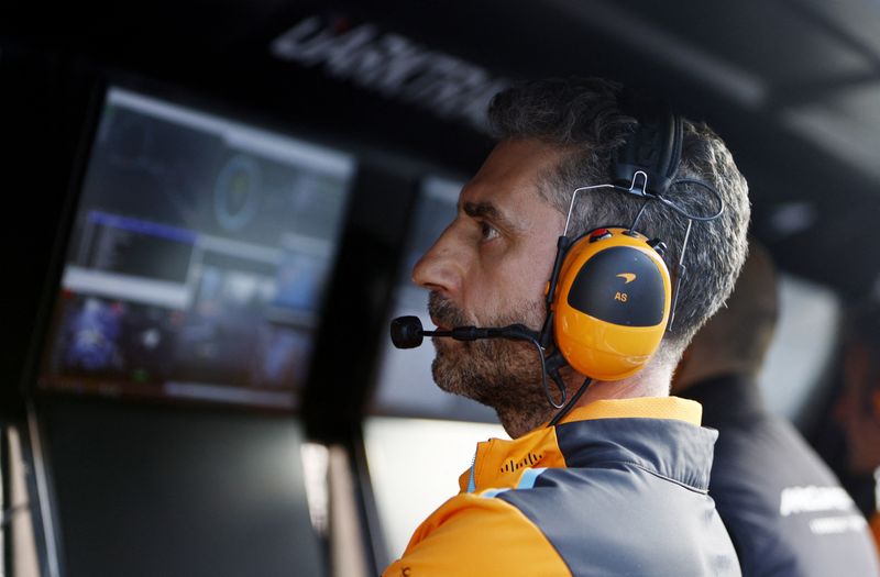 &copy; Reuters. Andrea Stella, diretor da McLaren, no GP do Azerbaijão 
 28/4/2023   REUTERS/Maxim Shemetov