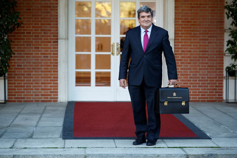&copy; Reuters. FILE PHOTO: Newly-appointed Minister for Digital Transformation, Jose Luis Escriva poses outside Moncloa Palace in Madrid, Spain, November 22, 2023. REUTERS/Juan Medina/File Photo