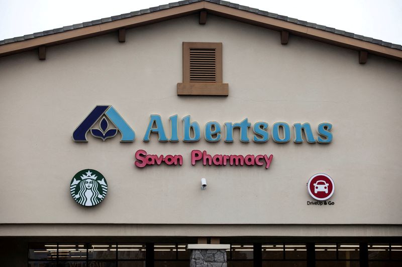&copy; Reuters. FILE PHOTO: The Albertsons logo is seen on an Albertsons grocery store, as Kroger agrees to buy rival Albertsons in a deal to combine the two supermarket chains, in Glendora, California, U.S., October 14, 2022.  REUTERS/Aude Guerrucci/File Photo
