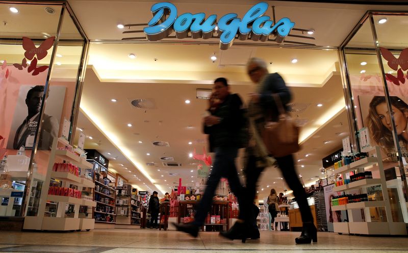 &copy; Reuters. FILE PHOTO: People pass in front of Douglas Holding AG perfume shop at a shopping mall in Magdeburg, Germany, March 11, 2016.     REUTERS/Fabrizio Bensch/File Photo