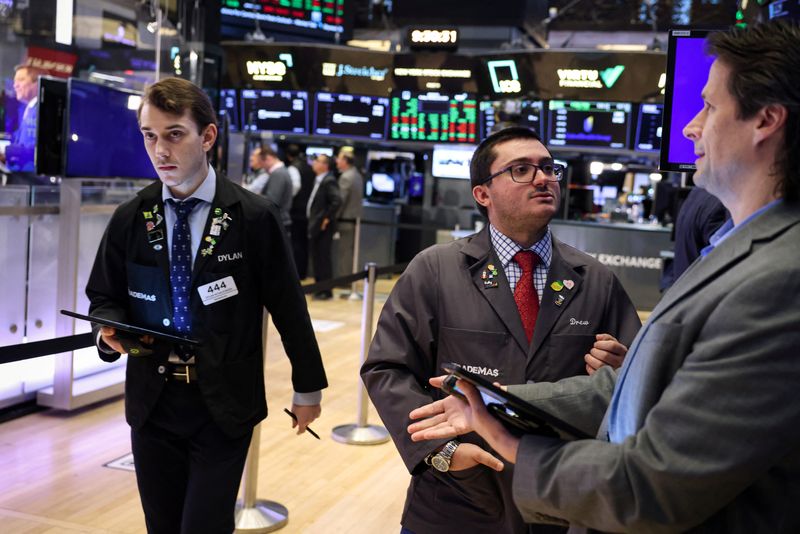 &copy; Reuters. Traders work on the floor at the New York Stock Exchange (NYSE) in New York City, U.S., February 23, 2024.  REUTERS/Brendan McDermid