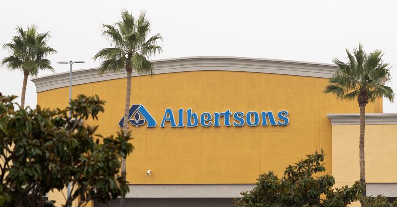 &copy; Reuters. The Albertsons logo is seen on an Albertsons grocery store, as Kroger agrees to buy rival Albertsons in a deal to combine the two supermarket chains, in Riverside, California, U.S., October 14, 2022.  REUTERS/Aude Guerrucci/File Photo
