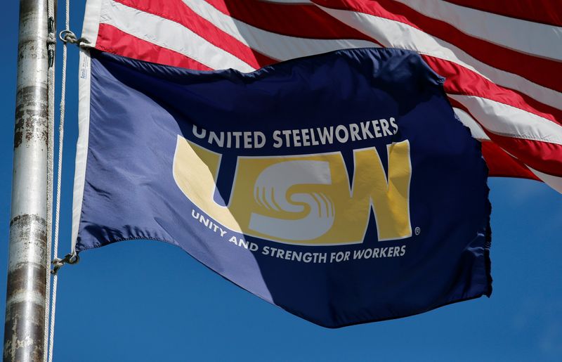 &copy; Reuters. A United Steelworkers flag flies outside the Local 1299 union hall in Ecorse, Michigan, U.S., September 24, 2019. Picture taken September 24, 2019. REUTERS/Rebecca Cook/File Photo