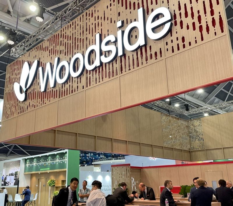 &copy; Reuters. FILE PHOTO: Gastech 2023 participants gather at Australia's Woodside Energy's booth in Singapore September 7, 2023. REUTERS/Florence Tan/File Photo