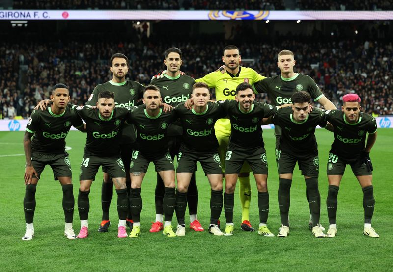 &copy; Reuters. لاعبو جيرونا يلتقطون صورة جماعية للفريق قبل إنطلاق إحدى مبارياتهم في دوري الدرجة الأولى الإسباني لكرة القدم في العاشر من فبراير شباط 2024 . تص