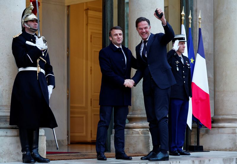 &copy; Reuters. French President Emmanuel Macron welcomes Netherlands' Prime Minister Mark Rutte as he arrives to attend a conference in support of Ukraine with European leaders and government representatives at the Elysee Palace in Paris, France, February 26, 2024. REUT