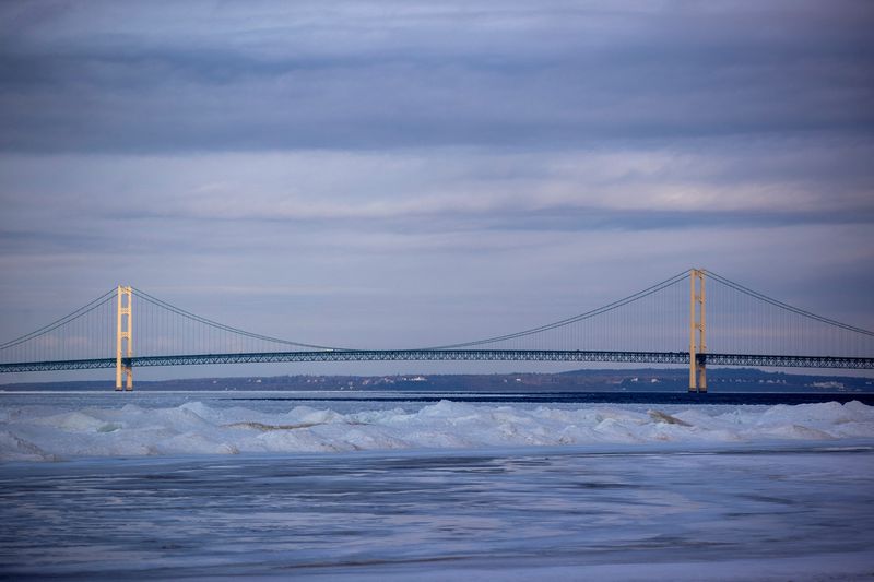 &copy; Reuters. Ice and snow drifts cover the water near the Mackinac Bridge, which spans the Straits of Mackinac between Lakes Michigan and Huron in Mackinaw City, Michigan, U.S. February 25, 2024.  REUTERS/Carlos Osorio/File Photo