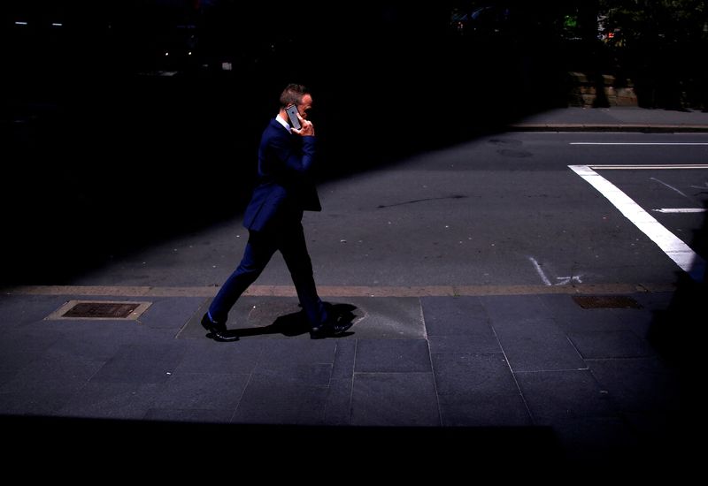 &copy; Reuters. オーストラリアの政府機関である職場男女平等機関（ＷＧＥＡ）が２７日発表した統計で、国内の民間企業に働く男性の賃金が女性を約２２％上回っていることが分かった。写真はシドニー