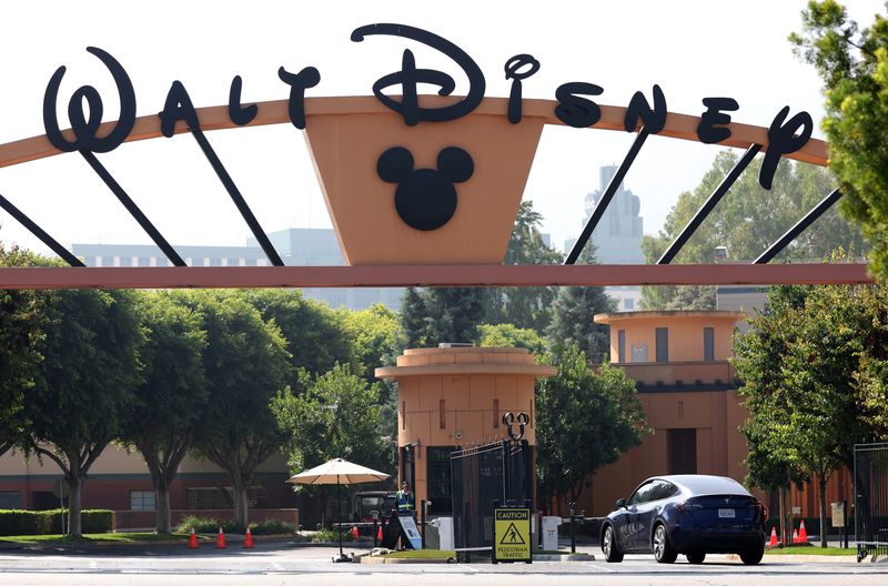 &copy; Reuters. La porte principale de Walt Disney Studios à Burbank, Californie. /Photo prise 25 septembre 2023/REUTERS/Mario Anzuoni